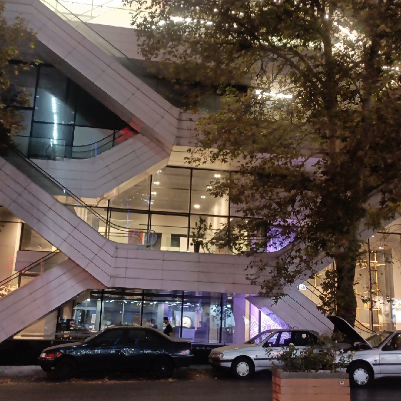 استخدام نیروی آقا جهت خدمات و نظافت در مجتمع تجاری