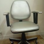 صندلی تک چرخ دار